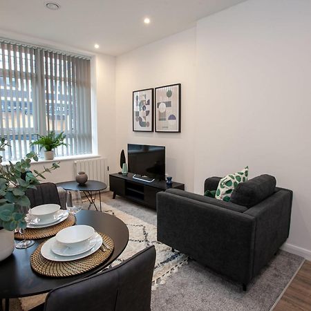 Modern 2 Bedroom Apartment In Bolton Bagian luar foto