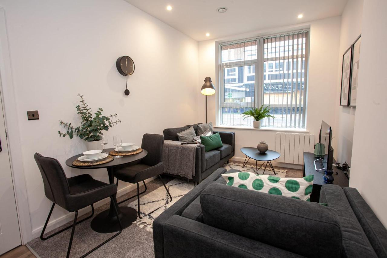 Modern 2 Bedroom Apartment In Bolton Bagian luar foto