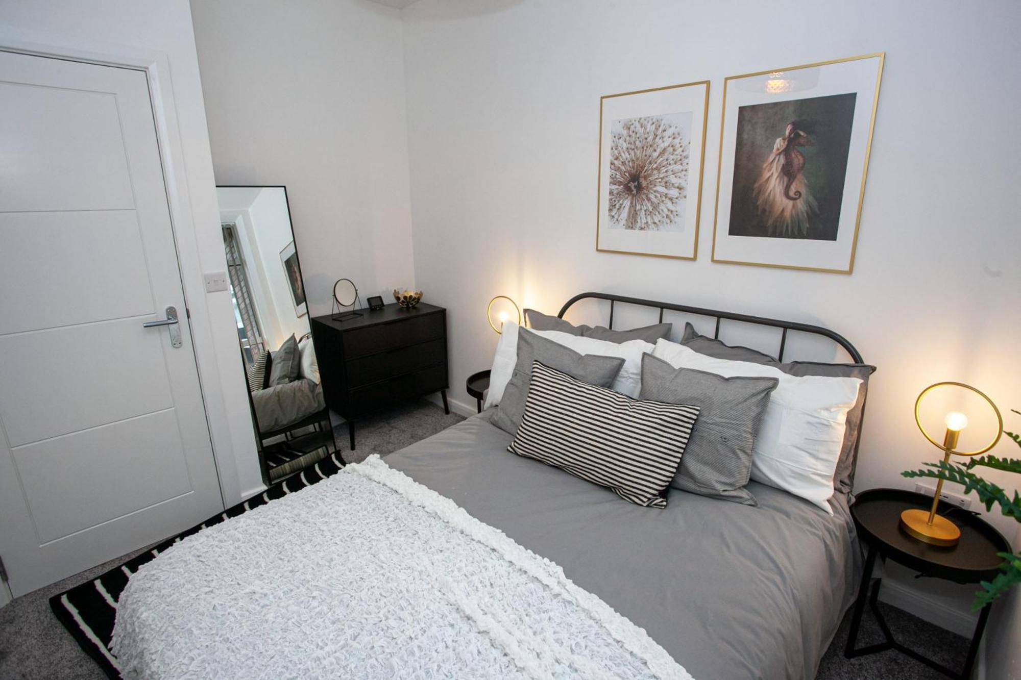 Modern 2 Bedroom Apartment In Bolton Bagian luar foto